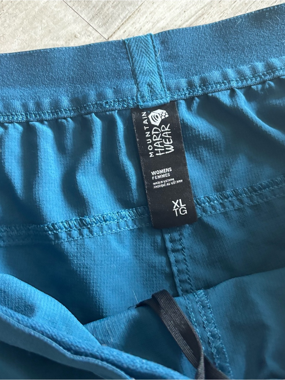 Mountain Hardwear Women's Teal Athletic Shorts - Picture 3 of 3
